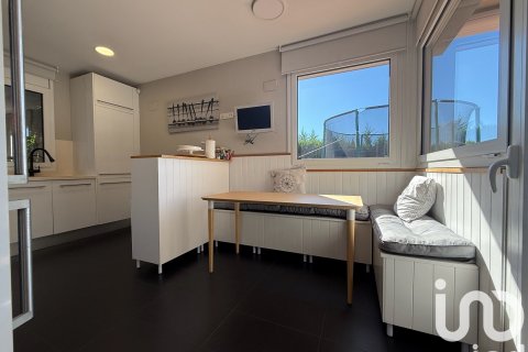 Apartamento de 4 dormitorios en venta en Sant Vicenc De Montalt, Barcelona, Cataluña, Spain № 4812 - foto 15