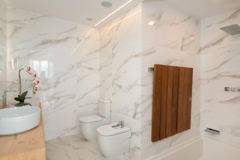 Сasa de 4 dormitorios en venta en Sitges, Barcelona, Cataluña, Spain № 6473 - foto 19