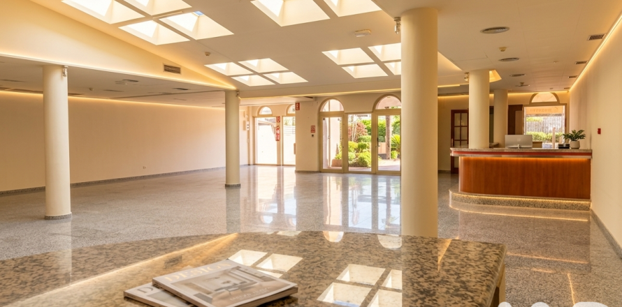 Propiedad comercial de 200 m² en alquiler en Segur de Calafell, Tarragona, Cataluña, Spain № 7318