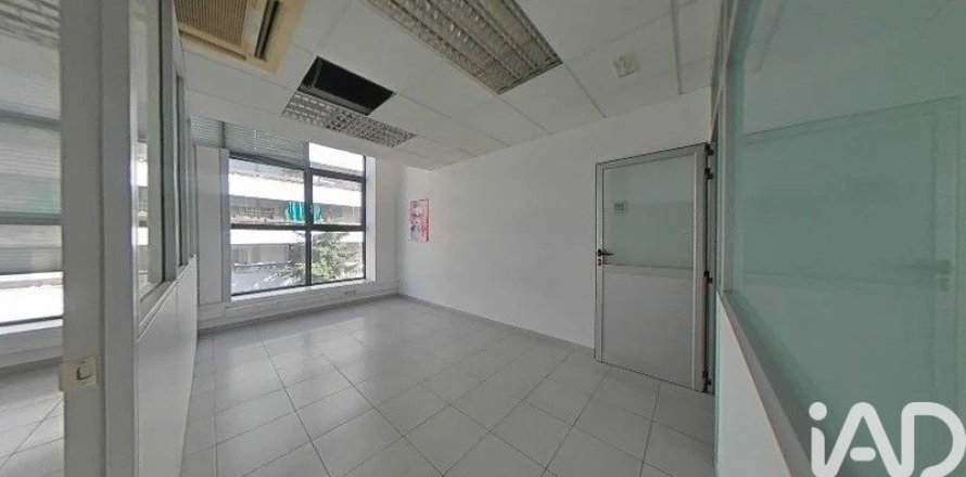 Propiedad comercial de 101 m² en alquiler en Manresa, Barcelona, Cataluña, Spain № 7320