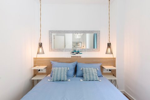 Apartamento de 2 dormitorios en venta en Ciudad Vieja, Barcelona, Cataluña, Spain № 2779 - foto 24