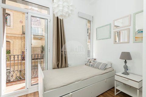 Apartamento de 2 dormitorios en venta en Ciudad Vieja, Barcelona, Cataluña, Spain № 2779 - foto 16