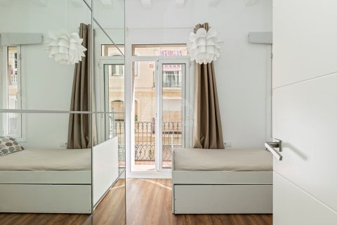 Apartamento de 2 dormitorios en venta en Ciudad Vieja, Barcelona, Cataluña, Spain № 2779 - foto 15