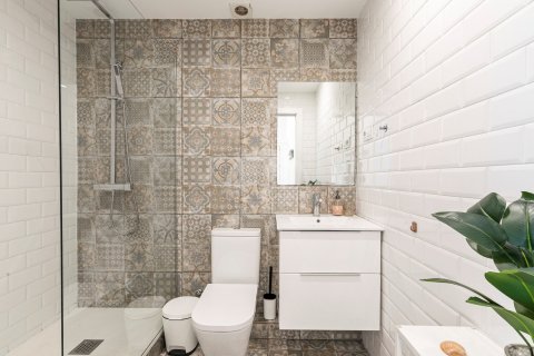 Apartamento de 2 dormitorios en venta en Ciudad Vieja, Barcelona, Cataluña, Spain № 2779 - foto 22