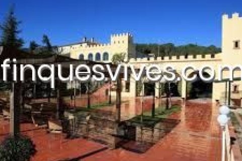 Сasa de 11 dormitorios en venta en Sant Vicenc De Montalt, Barcelona, Cataluña, Spain № 2774 - foto 4