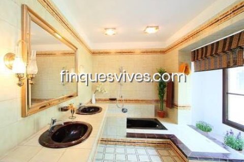 Сasa de 8 dormitorios en venta en Sant Pol de Mar, Barcelona, Cataluña, Spain № 2773 - foto 25