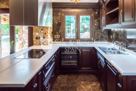 Сasa de 4 dormitorios en venta en Blanes, Gerona, Cataluña, Spain № 6762 - foto 27