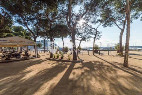 Сasa de 4 dormitorios en venta en Blanes, Gerona, Cataluña, Spain № 6764 - foto 17