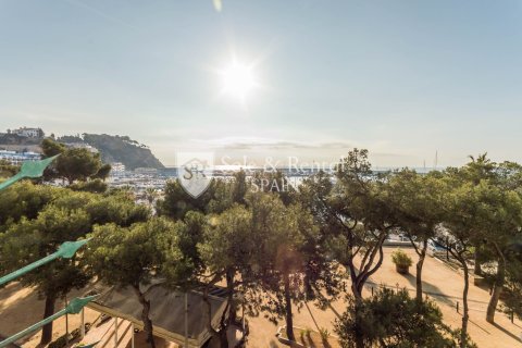 Сasa de 4 dormitorios en venta en Blanes, Gerona, Cataluña, Spain № 6764 - foto 12