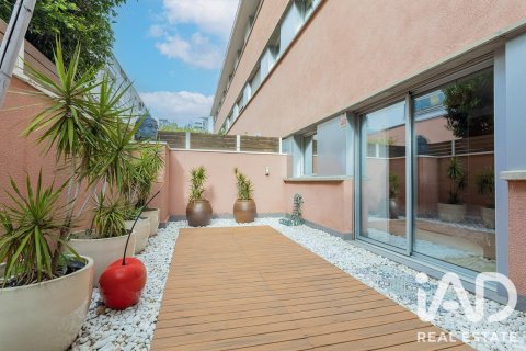 Apartamento de 3 dormitorios en venta en Barcelona, Cataluña, Spain № 8341 - foto 3