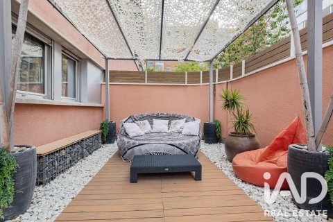 Apartamento de 3 dormitorios en venta en Barcelona, Cataluña, Spain № 8341