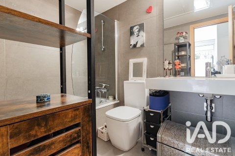 Apartamento de 3 dormitorios en venta en Barcelona, Cataluña, Spain № 8341 - foto 25