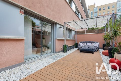 Apartamento de 3 dormitorios en venta en Barcelona, Cataluña, Spain № 8341 - foto 4