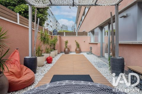 Apartamento de 3 dormitorios en venta en Barcelona, Cataluña, Spain № 8341 - foto 2