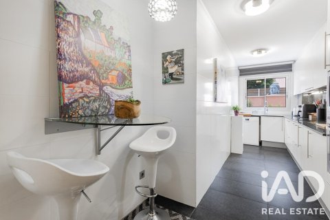 Apartamento de 3 dormitorios en venta en Barcelona, Cataluña, Spain № 8341 - foto 14