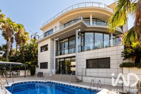 Купить дом в Ситжес, Испания с 7 спален, 567м², № 8340 - фото 2