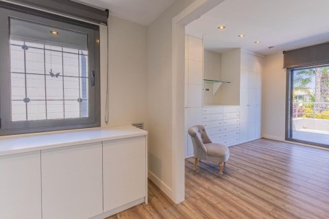Купить дом в Сан-Андреу-де-Льяванерес, Испания с 6 комнат, 578м², № 7192 - фото 2