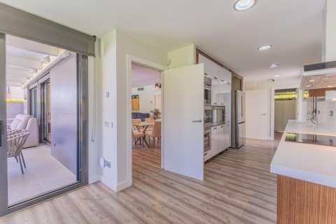 Купить дом в Сан-Андреу-де-Льяванерес, Испания с 6 комнат, 578м², № 7192 - фото 15
