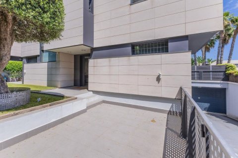 Купить дом в Сан-Андреу-де-Льяванерес, Испания с 6 комнат, 578м², № 7192 - фото 24
