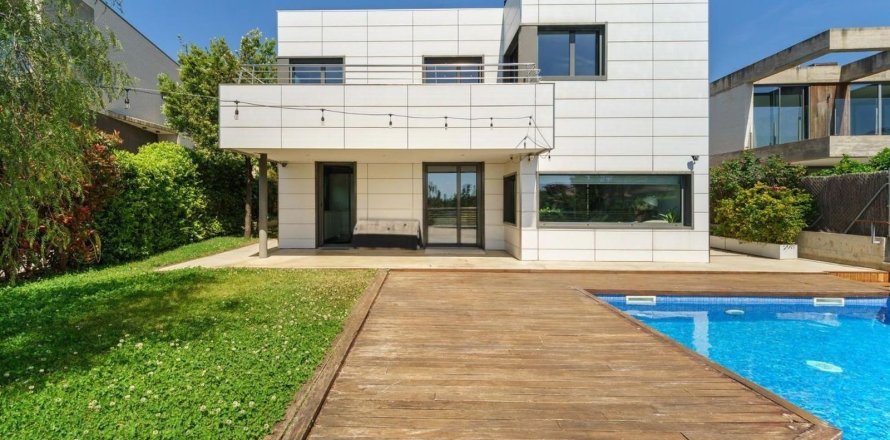 4 bedrooms house for sale in Teia, Barcelona, Catalonia, Spain № 7193