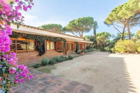Сasa de 5 dormitorios en venta en Sant Andreu de Llavaneres, Barcelona, Cataluña, Spain № 3582 - foto 9