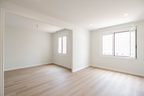 Apartamento de 3 dormitorios en venta en Barcelona, Cataluña, Spain № 3644 - foto 2
