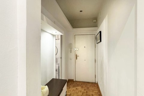 Apartamento de 3 dormitorios en venta en Barcelona, Cataluña, Spain № 3643 - foto 13