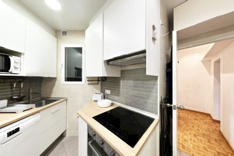 Apartamento de 3 dormitorios en venta en Barcelona, Cataluña, Spain № 3643 - foto 11