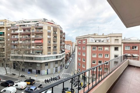 Apartamento de 3 dormitorios en venta en Barcelona, Cataluña, Spain № 3643