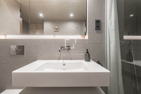 Apartamento de 2 dormitorios en venta en Barcelona, Cataluña, Spain № 8855 - foto 12