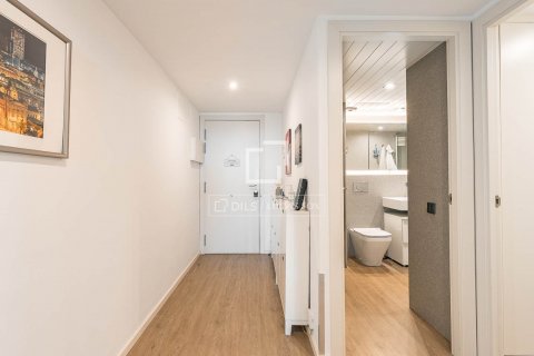 Apartamento de 2 dormitorios en venta en Barcelona, Cataluña, Spain № 8855 - foto 17