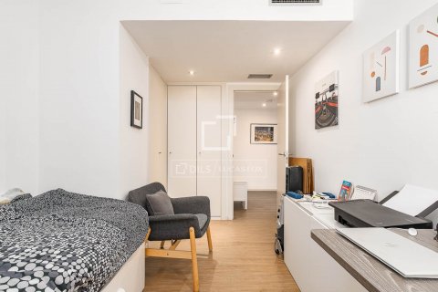 Apartamento de 2 dormitorios en venta en Barcelona, Cataluña, Spain № 8855 - foto 6