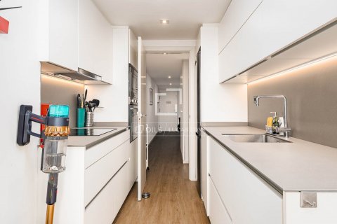 Apartamento de 2 dormitorios en venta en Barcelona, Cataluña, Spain № 8855 - foto 24