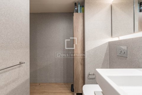 Apartamento de 2 dormitorios en venta en Barcelona, Cataluña, Spain № 8855 - foto 13
