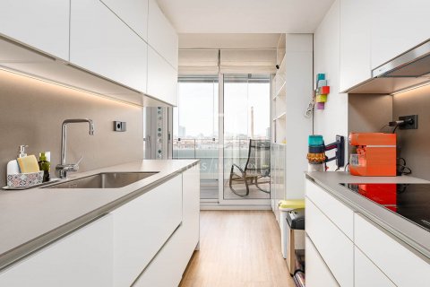 Apartamento de 2 dormitorios en venta en Barcelona, Cataluña, Spain № 8855 - foto 23