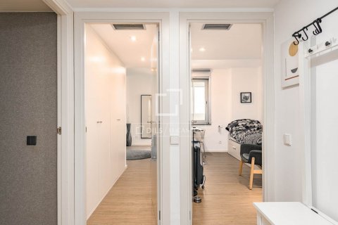 Apartamento de 2 dormitorios en venta en Barcelona, Cataluña, Spain № 8855 - foto 16