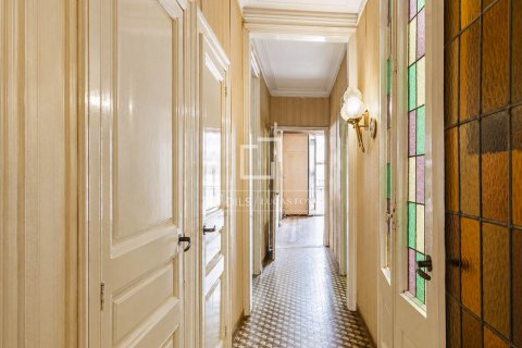 Apartamento de 5 dormitorios en venta en Barcelona, Cataluña, Spain № 8856 - foto 2