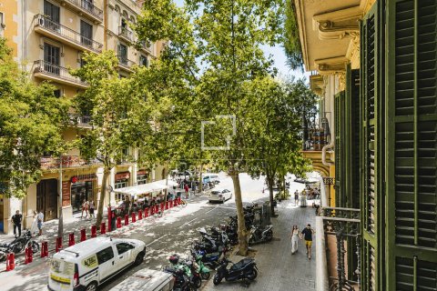 Apartamento de 5 dormitorios en venta en Barcelona, Cataluña, Spain № 8856 - foto 30