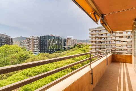 Apartamento de 4 dormitorios en venta en Barcelona, Cataluña, Spain № 8854