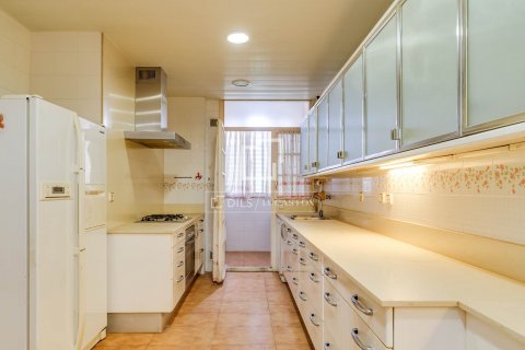 4 bedrooms apartment for sale in Barcelona, Catalonia, Spain № 8854 - photo 27