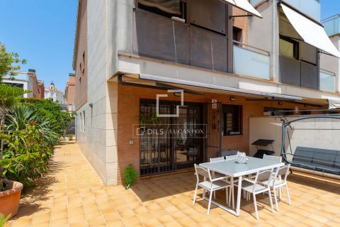 Villa de 5 dormitorios en venta en Cabrils, Barcelona, Cataluña, Spain № 8853