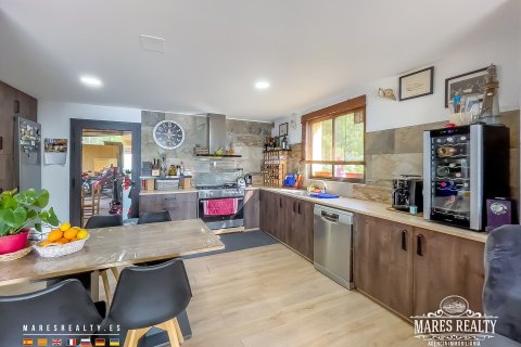Villa de 13 dormitorios en venta en Lloret de Mar, Gerona, Cataluña, Spain № 1305 - foto 9