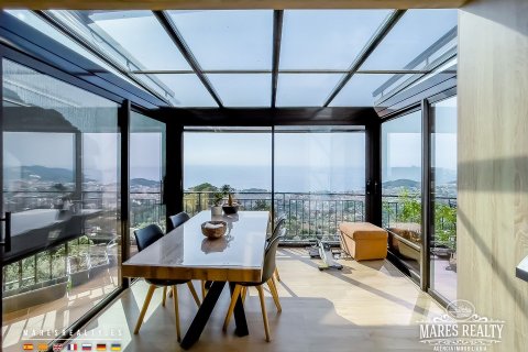 Villa de 13 dormitorios en venta en Lloret de Mar, Gerona, Cataluña, Spain № 1305 - foto 2