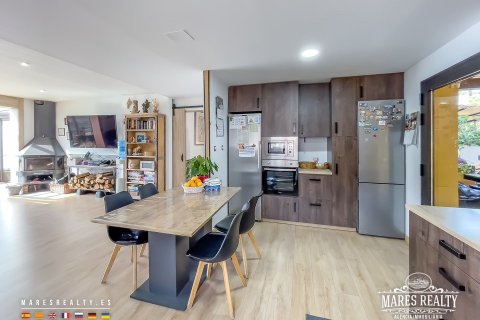 Villa de 13 dormitorios en venta en Lloret de Mar, Gerona, Cataluña, Spain № 1305 - foto 10
