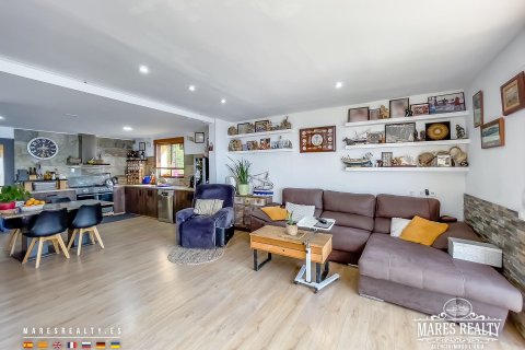 Villa de 13 dormitorios en venta en Lloret de Mar, Gerona, Cataluña, Spain № 1305 - foto 15