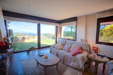 Casa adosada de 3 dormitorios en venta en Begur, Gerona, Cataluña, Spain № 1310 - foto 6