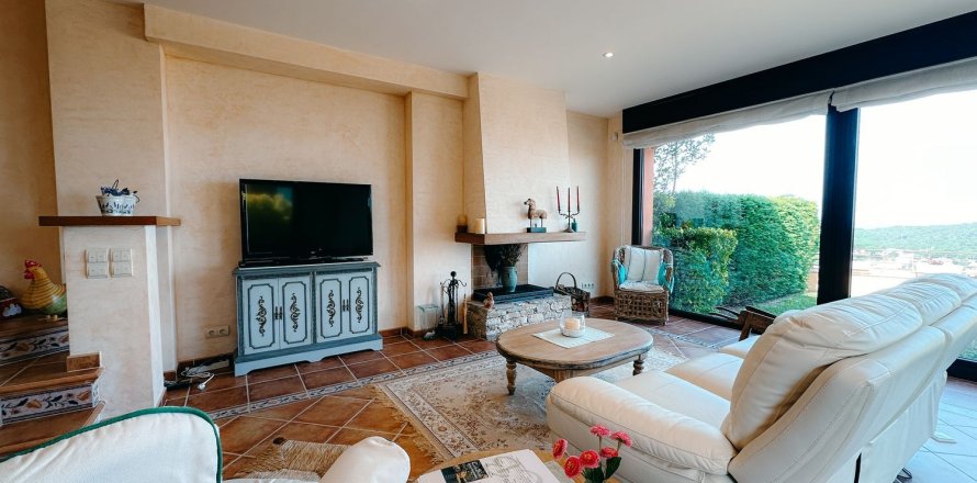 Casa adosada de 3 dormitorios en venta en Begur, Gerona, Cataluña, Spain № 1310