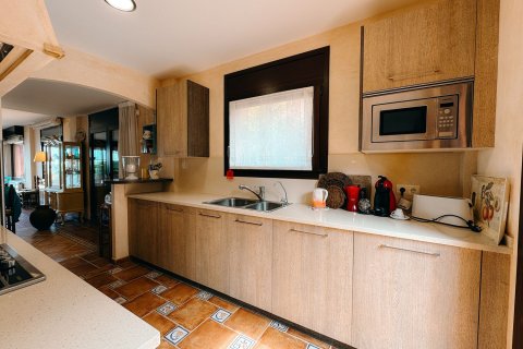 Casa adosada de 3 dormitorios en venta en Begur, Gerona, Cataluña, Spain № 1310 - foto 8