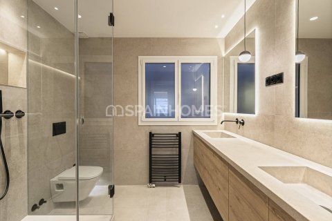 Apartamento de 3 dormitorios en venta en Barcelona, Cataluña, Spain № 1308 - foto 5