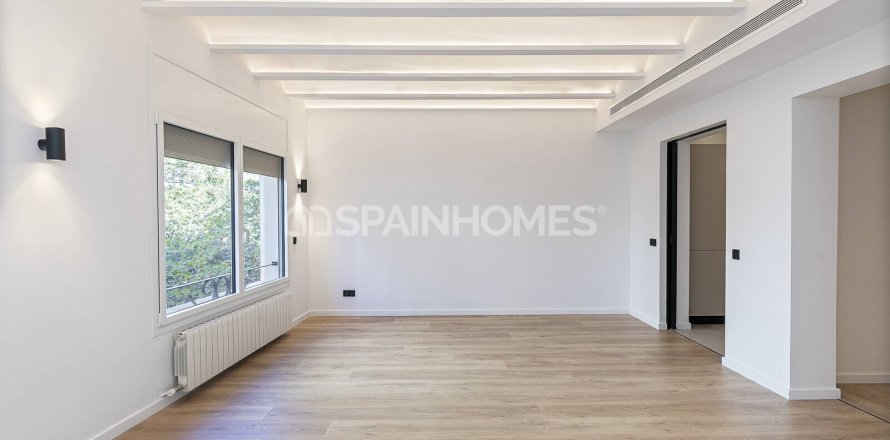 Apartamento de 3 dormitorios en venta en Barcelona, Cataluña, Spain № 1308